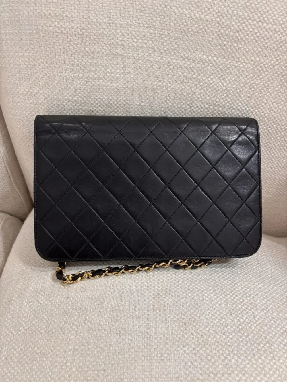 Authentic CHANEL single flap black lambskin bag classic 24k gold hardware